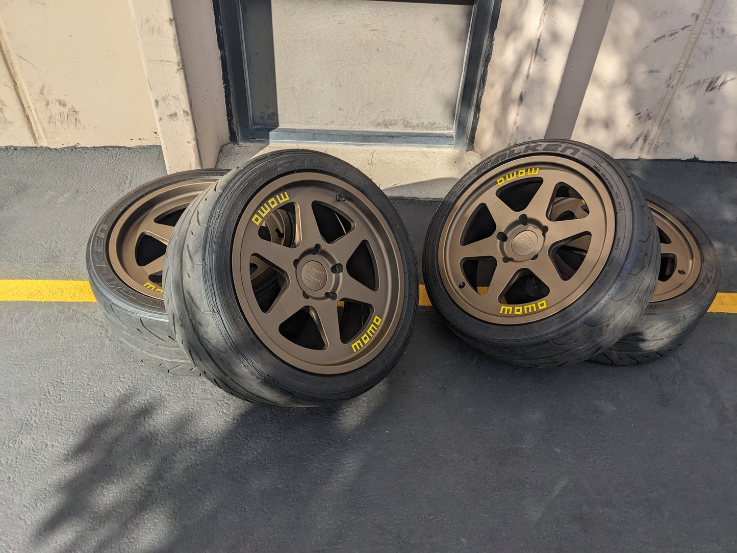 MOMO M50289530P20 HERITAGE 6 18"X905" 20MM 5X130MM SATIN BRONZE SET OF 4 WHEELS USED B2