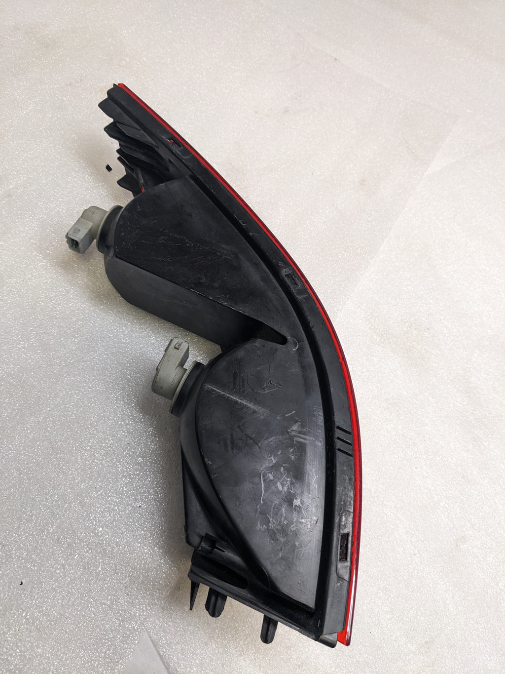 PORSCHE 99363141300 TAIL LIGHT LENS LEFT SIDE FOR  1995-1998 911 CARRERA/TARGA/TURBO USED R21T4