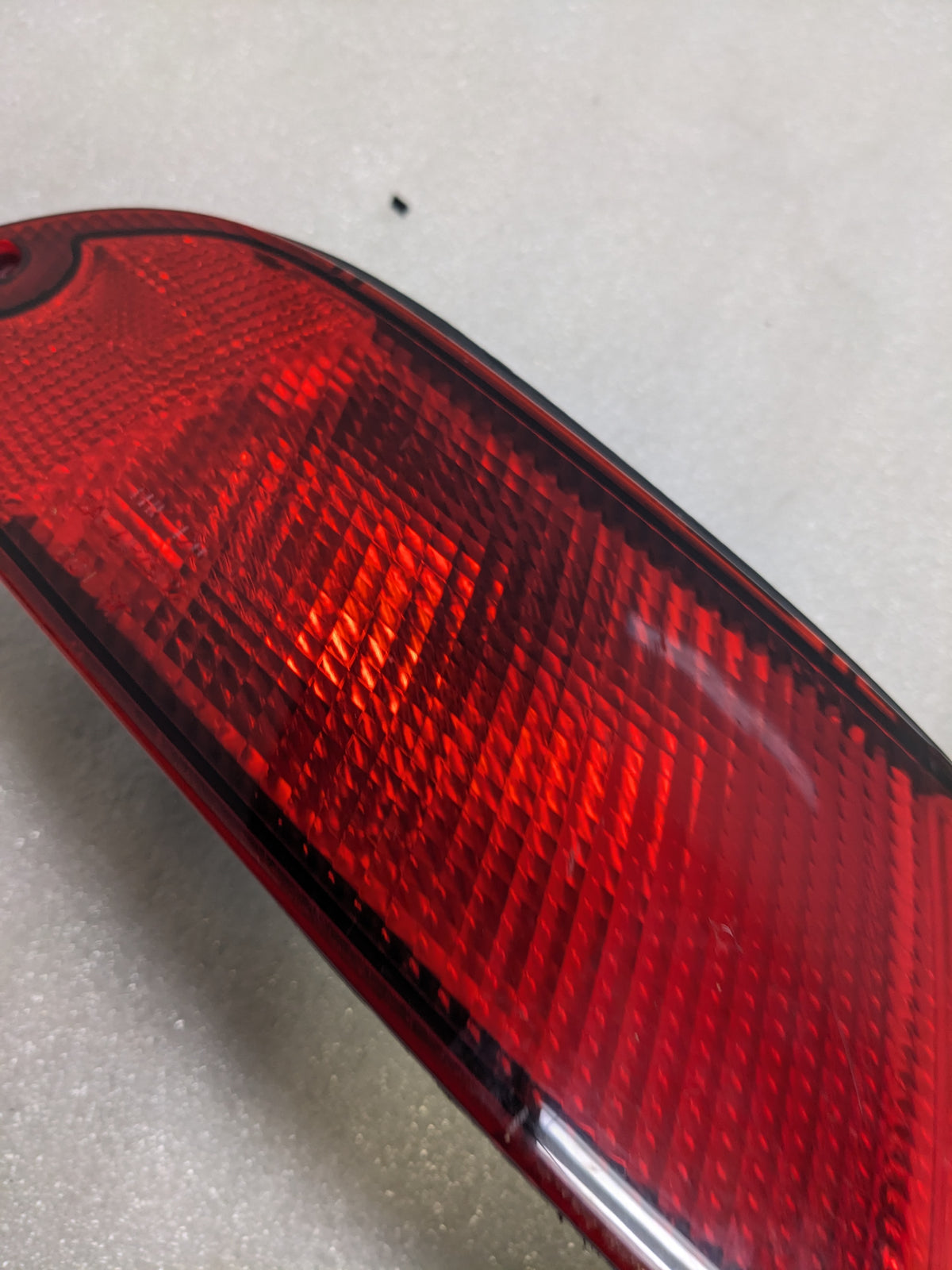 PORSCHE 99363141300 TAIL LIGHT LENS LEFT SIDE FOR  1995-1998 911 CARRERA/TARGA/TURBO USED R21T4