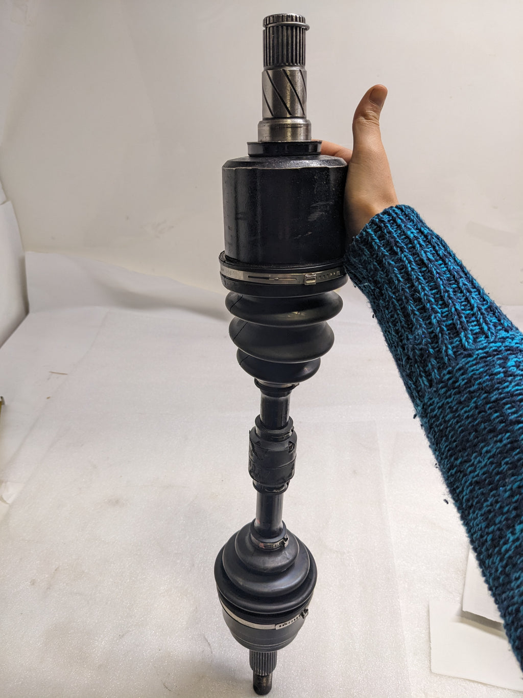 UNBRANDED 28" 29 SPLINES AXLE SHAFT ASSEMBLY USED R19