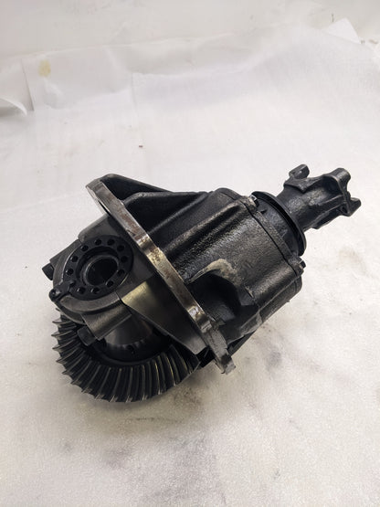 SPEEDWAY MOTORS 91048343-370-STD FORD 9 IN. 3RD MEMBER ASSEMBLY 31 SPLINE STD SPOOL 3.70 GEAR RATIO DIFFERENTIAL USED B2