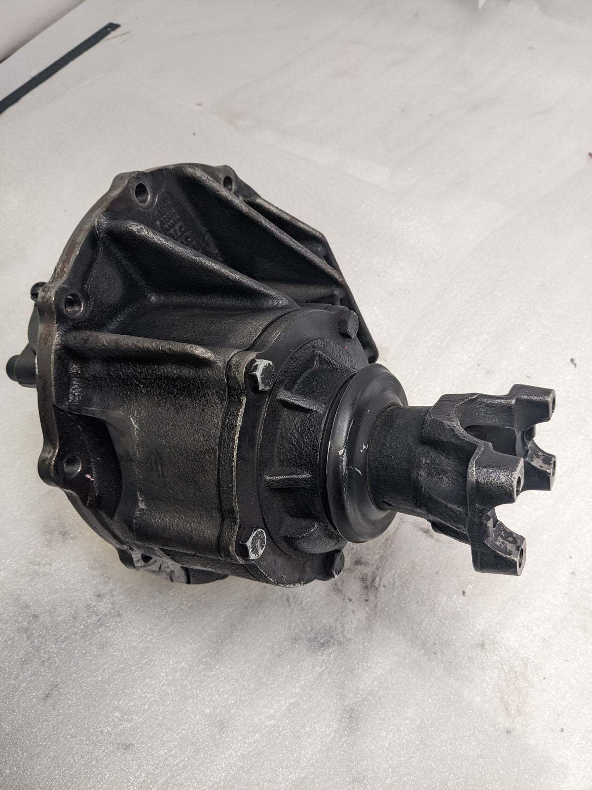 SPEEDWAY MOTORS 91048343-370-STD FORD 9 IN. 3RD MEMBER ASSEMBLY 31 SPLINE STD SPOOL 3.70 GEAR RATIO DIFFERENTIAL USED B2