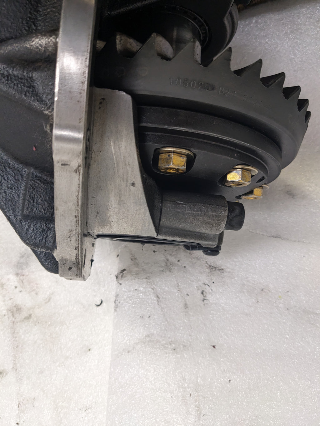 SPEEDWAY MOTORS 91048343-370-STD FORD 9 IN. 3RD MEMBER ASSEMBLY 31 SPLINE STD SPOOL 3.70 GEAR RATIO DIFFERENTIAL USED B2