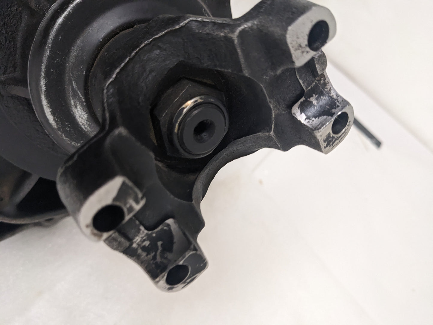 SPEEDWAY MOTORS 91048343-370-STD FORD 9 IN. 3RD MEMBER ASSEMBLY 31 SPLINE STD SPOOL 3.70 GEAR RATIO DIFFERENTIAL USED B2