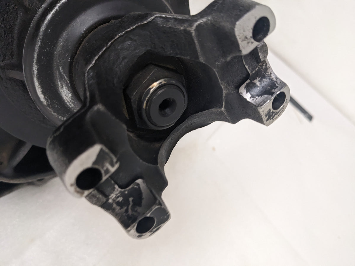 SPEEDWAY MOTORS 91048343-370-STD FORD 9 IN. 3RD MEMBER ASSEMBLY 31 SPLINE STD SPOOL 3.70 GEAR RATIO DIFFERENTIAL USED B2