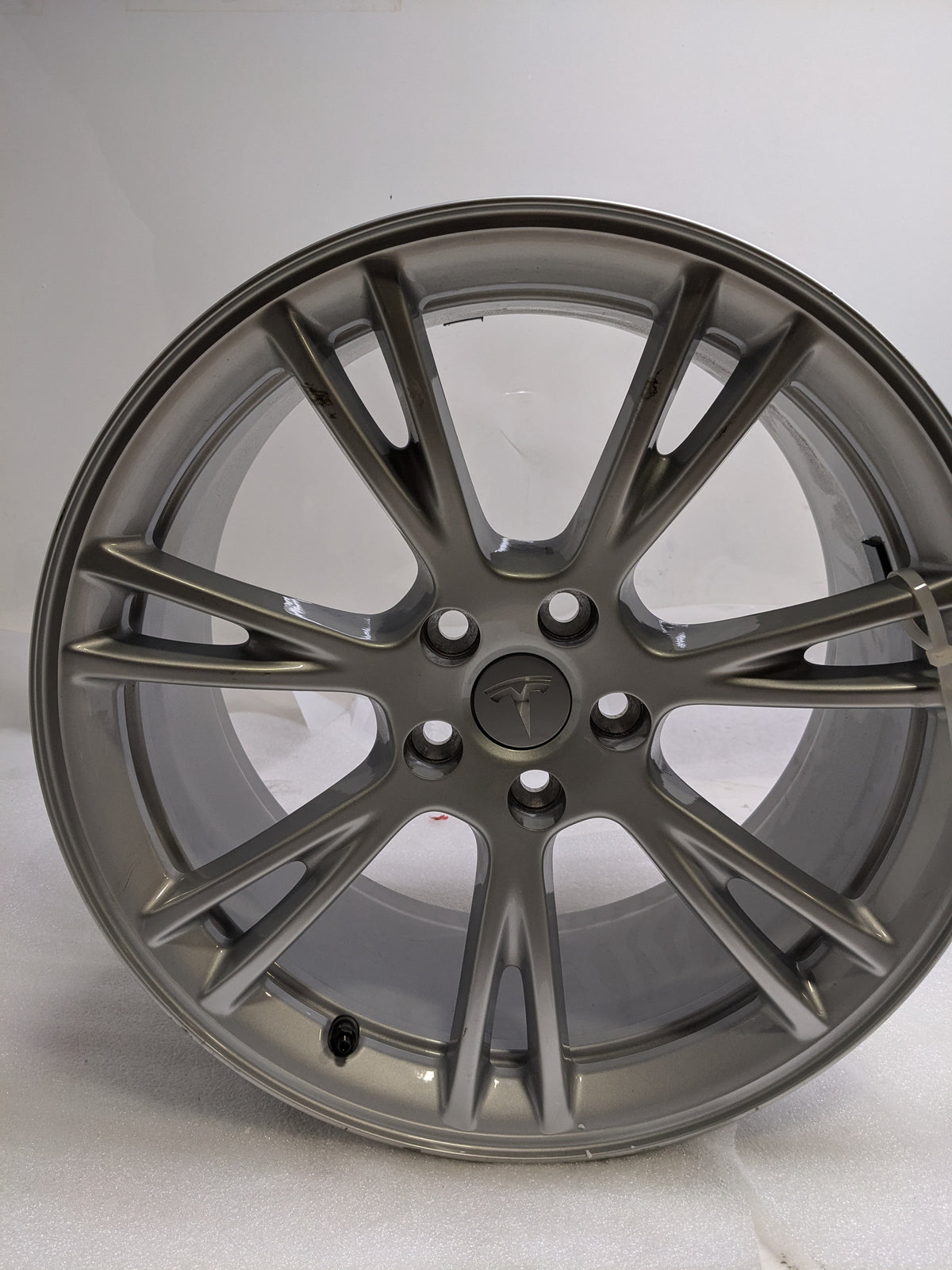 TESLA 1188222-00-B APOLLO 19X9.5 INCHES 5X4.5 +45MM SILVER WHEEL FOR TESLA MODEL Y NEW B2 (PICS)