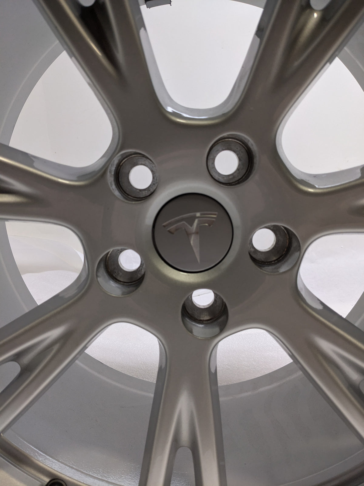TESLA 1188222-00-B APOLLO 19X9.5 INCHES 5X4.5 +45MM SILVER WHEEL FOR TESLA MODEL Y NEW B2 (PICS)