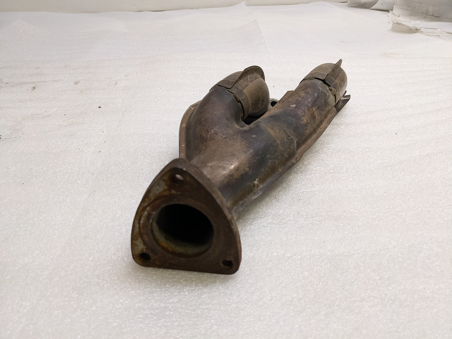 PORSCHE CYLINDER HEADER 2 & 3 FOR 1986-1989 944 TURBO S USED PG2