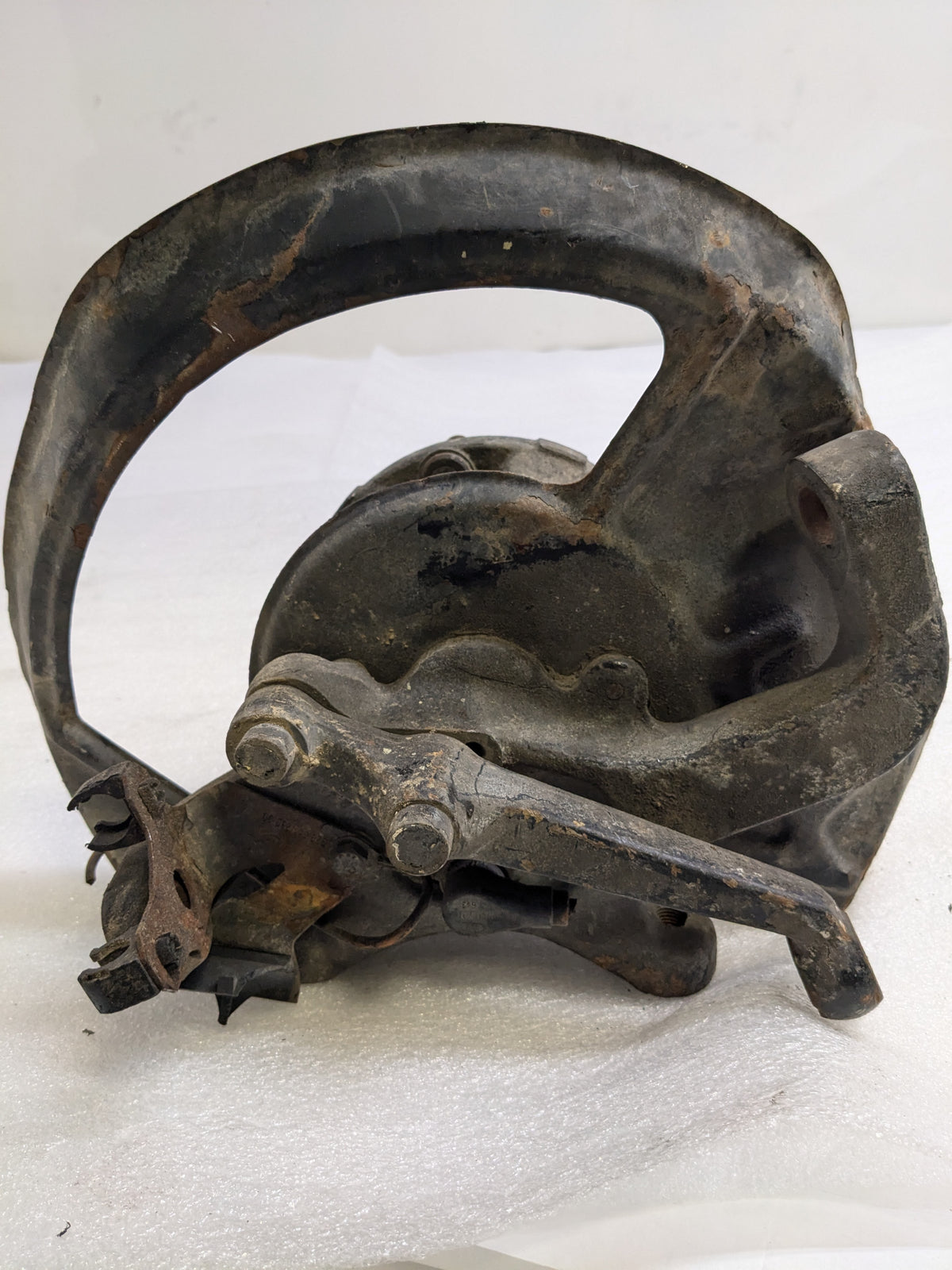 PORSCHE 92834105817 STEERING KNUCKLE AND DUST SHIELD FOR 1989-1995 928 USED PG2