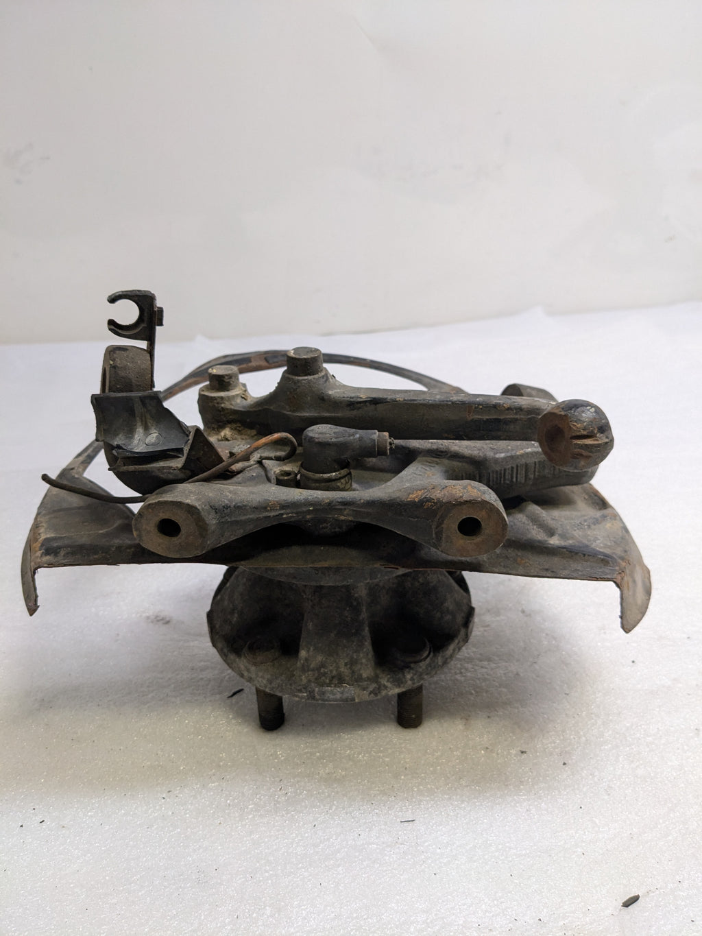 PORSCHE 92834105817 STEERING KNUCKLE AND DUST SHIELD FOR 1989-1995 928 USED PG2