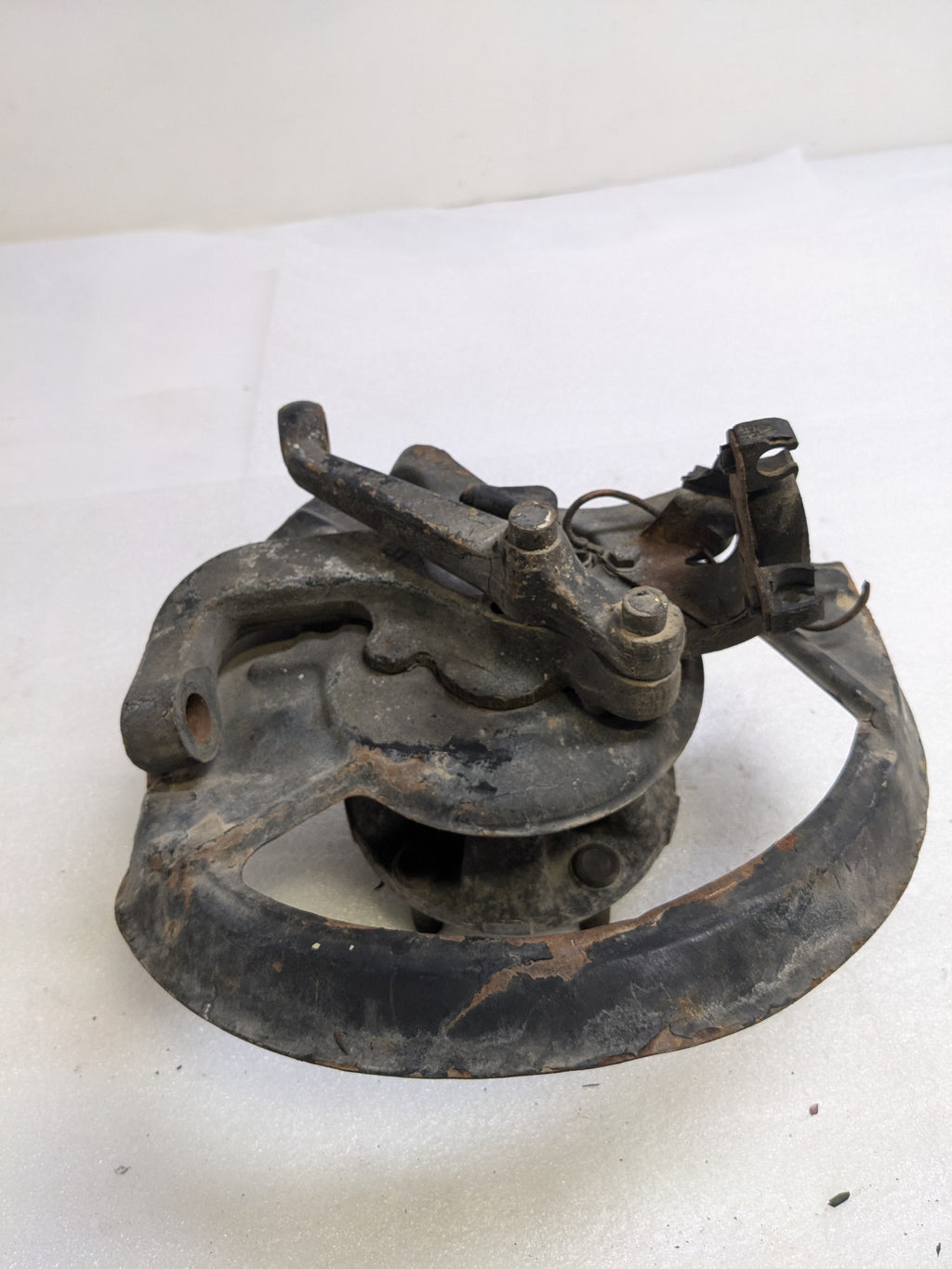 PORSCHE 92834105817 STEERING KNUCKLE AND DUST SHIELD FOR 1989-1995 928 USED PG2