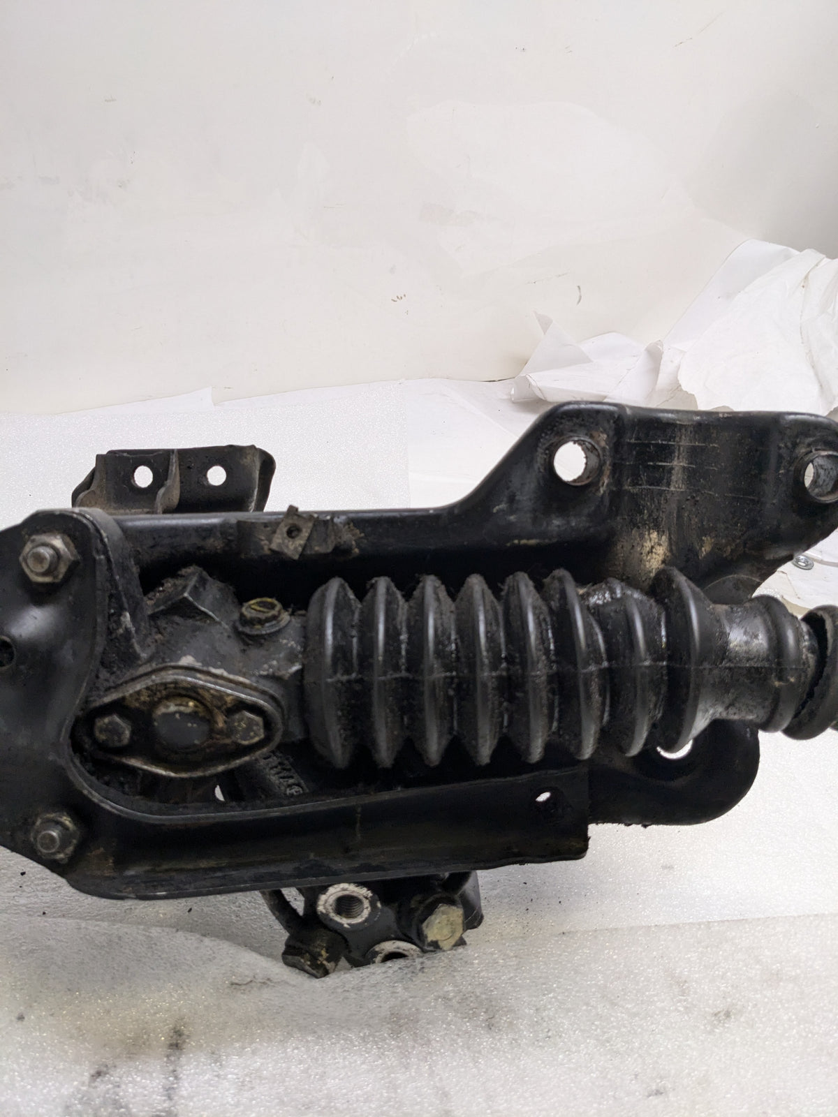 PORSCHE 92837501106 ENGINE SUSPENSION FOR 1983-1995 928 USED B2