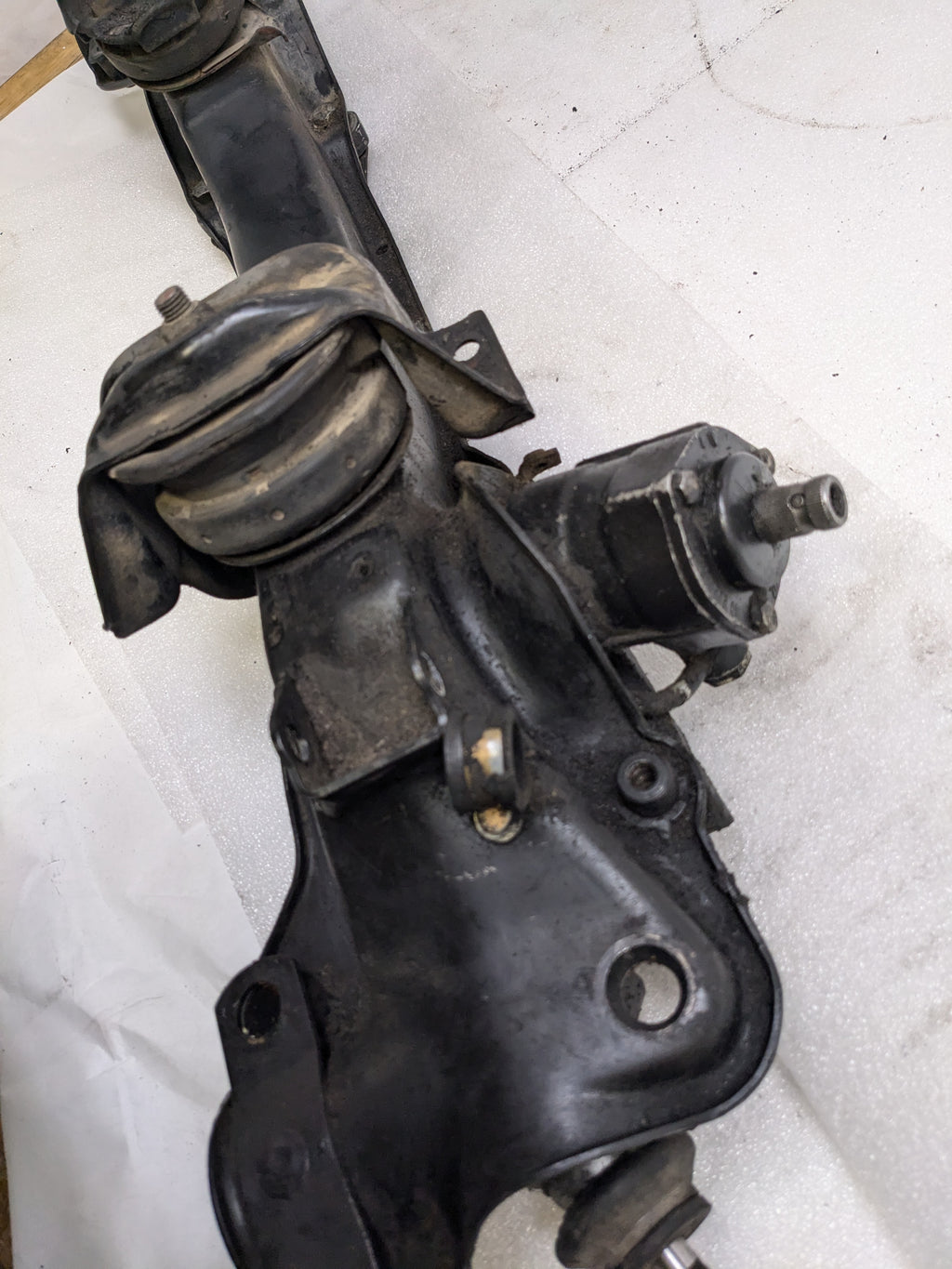 PORSCHE 92837501106 ENGINE SUSPENSION FOR 1983-1995 928 USED B2