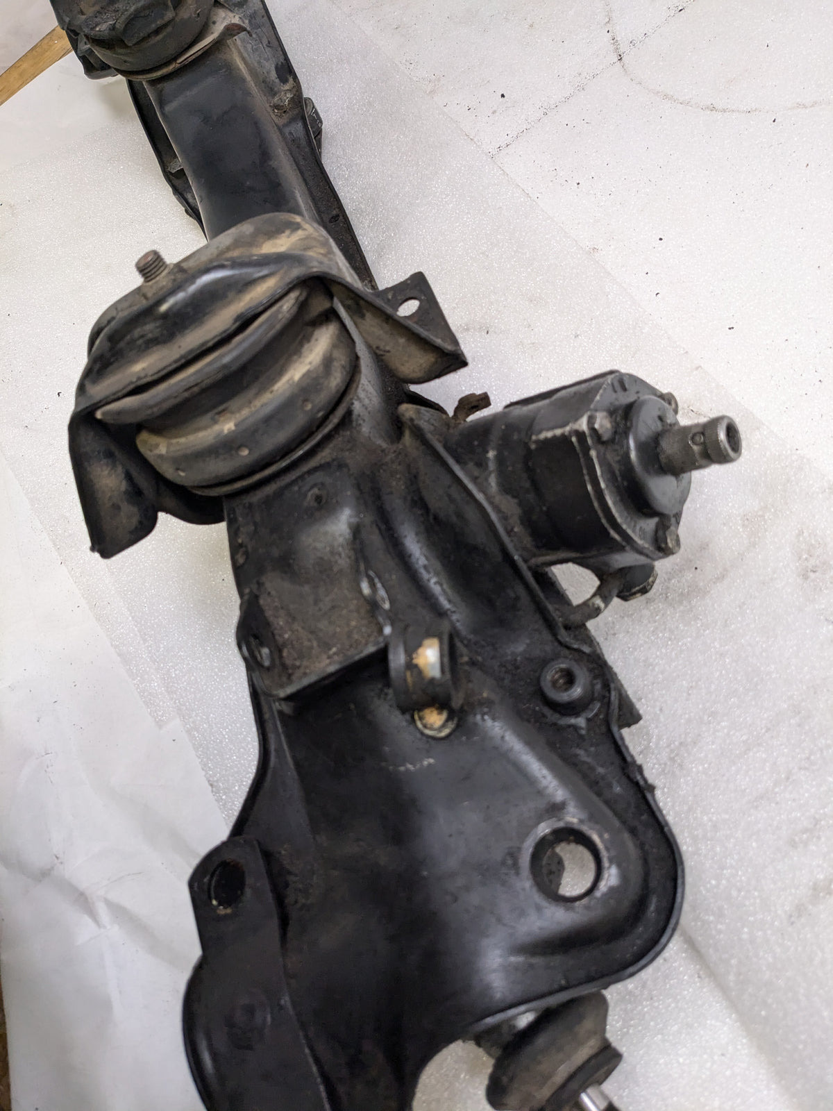 PORSCHE 92837501106 ENGINE SUSPENSION FOR 1983-1995 928 USED B2