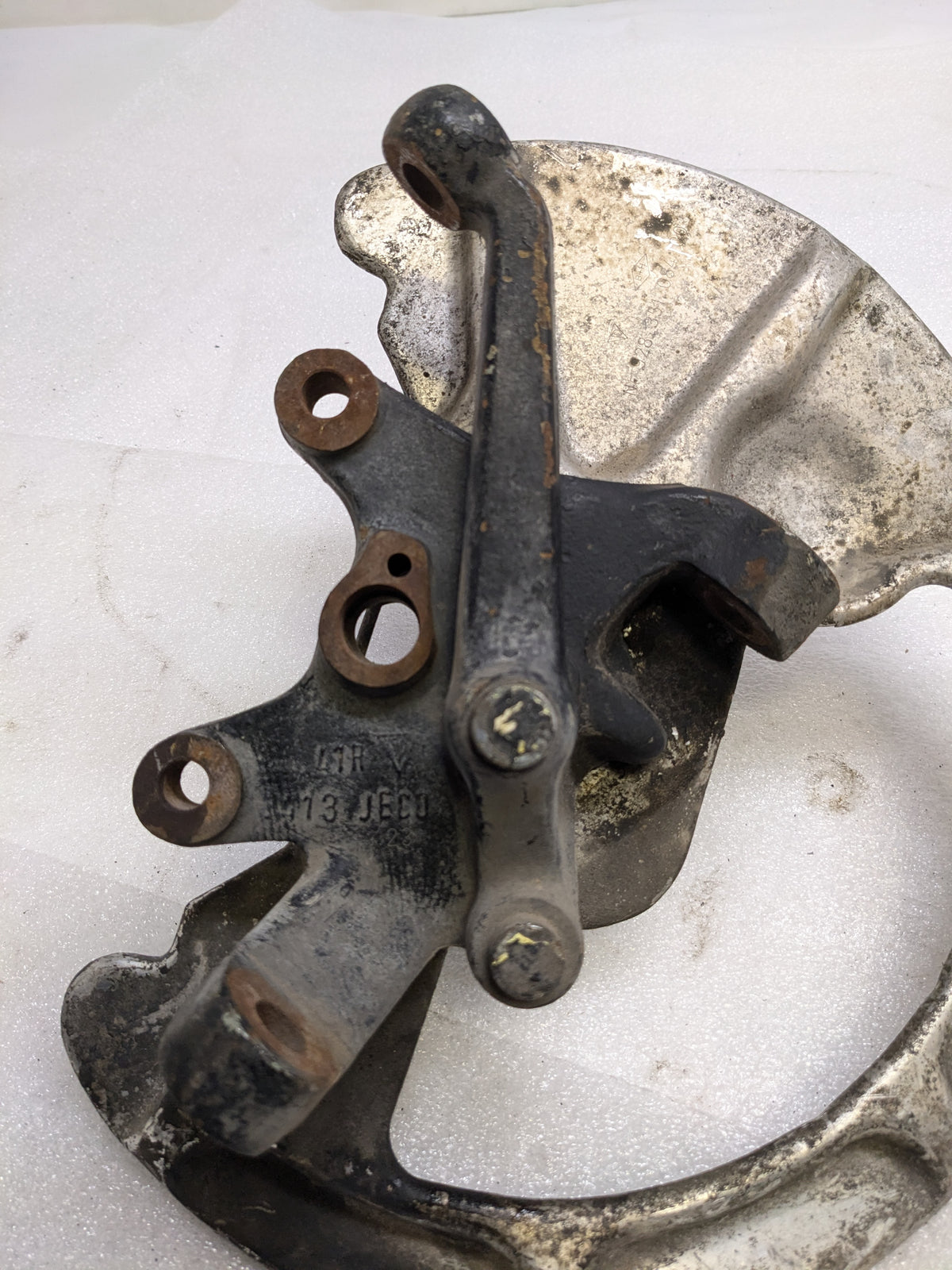PORSCHE 92835108400/92834105714 LEFT STERRING KNUCKLE AND BRAKE PROT PLATE FOR 1986 928 S USED PG2