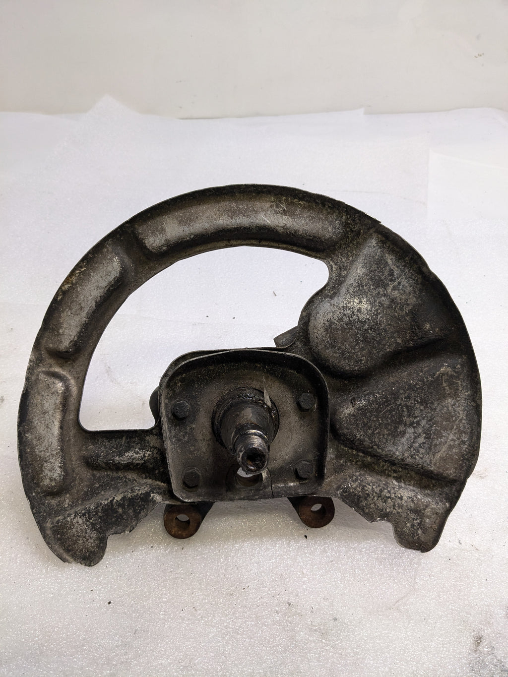 PORSCHE 92835108400/92834105714 LEFT STERRING KNUCKLE AND BRAKE PROT PLATE FOR 1986 928 S USED PG2