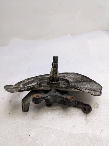 PORSCHE 92835108400/92834105714 LEFT STERRING KNUCKLE AND BRAKE PROT PLATE FOR 1986 928 S USED PG2