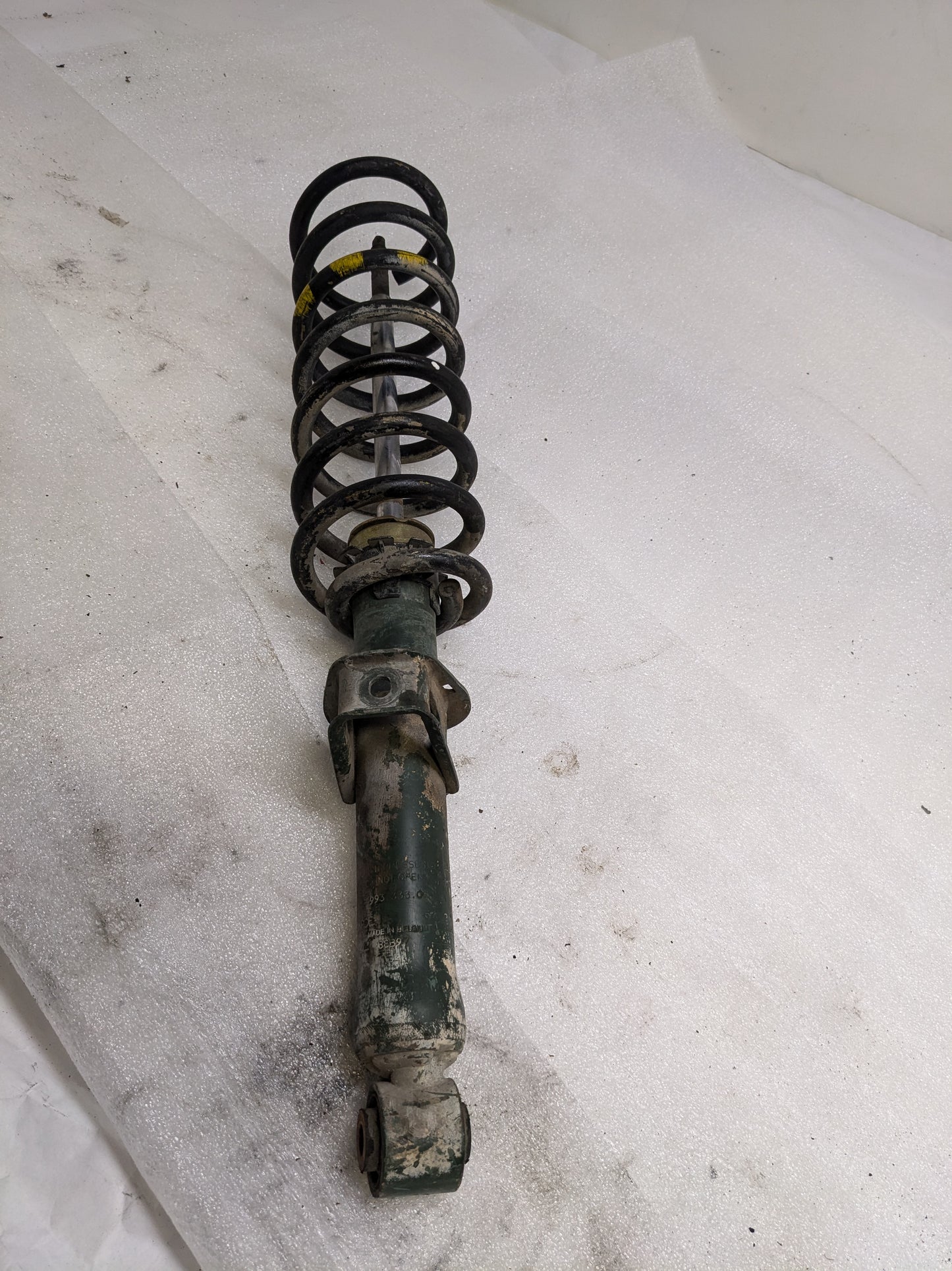 PORSCHE 99333305234 PASSENGER REAR STRUT SHOCK ABSORBER FOR 1994-1998 991/993 USED PG2