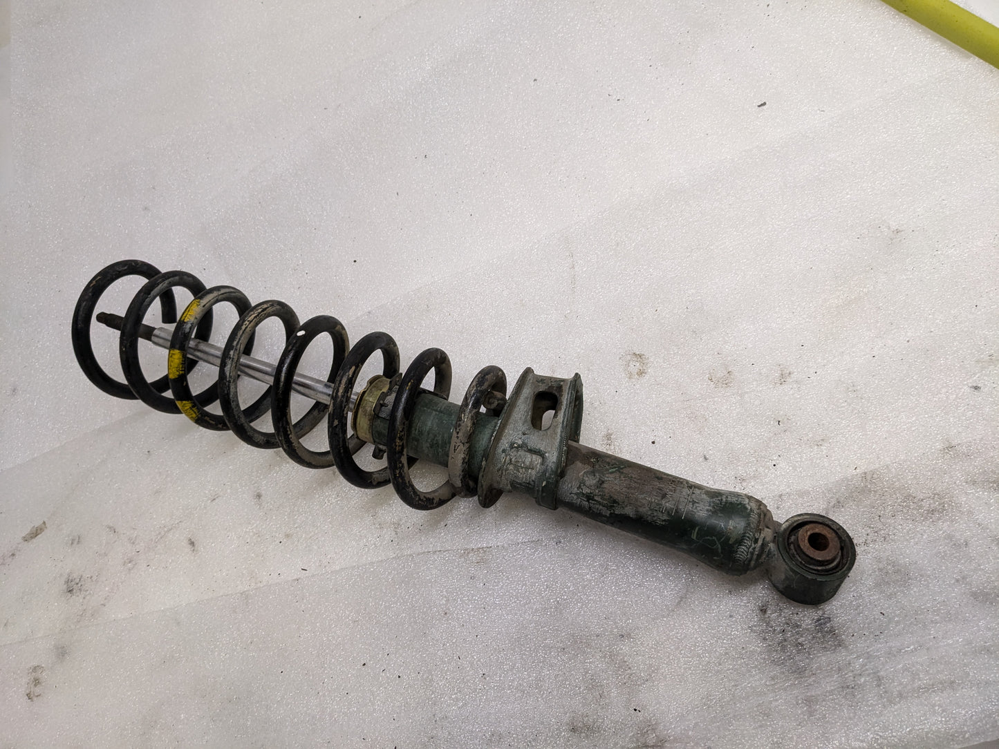 PORSCHE 99333305234 PASSENGER REAR STRUT SHOCK ABSORBER FOR 1994-1998 991/993 USED PG2