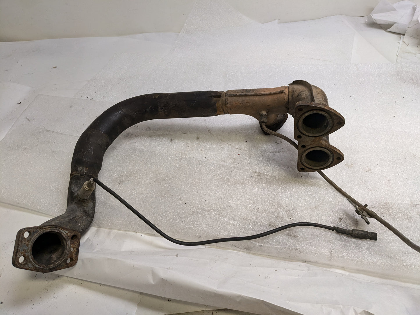PORSCHE CROSSOVER EXHAUST PIPE FOR 1986-1991 944 USED #1 PG2