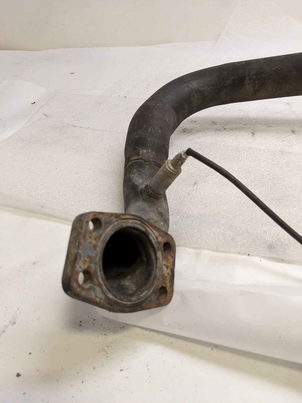 PORSCHE CROSSOVER EXHAUST PIPE FOR 1986-1991 944 USED #1 PG2