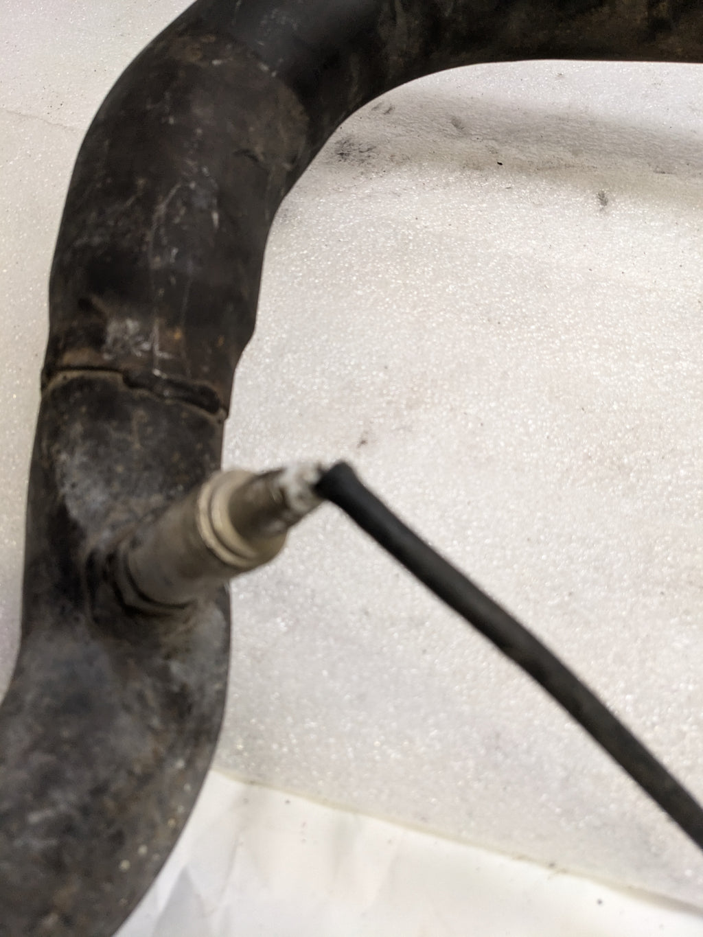 PORSCHE CROSSOVER EXHAUST PIPE FOR 1986-1991 944 USED #1 PG2