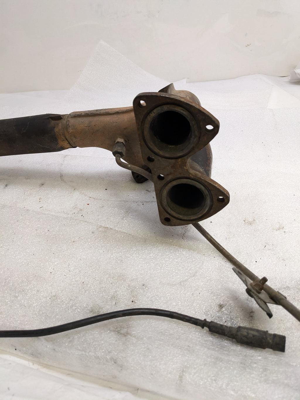 PORSCHE CROSSOVER EXHAUST PIPE FOR 1986-1991 944 USED #1 PG2
