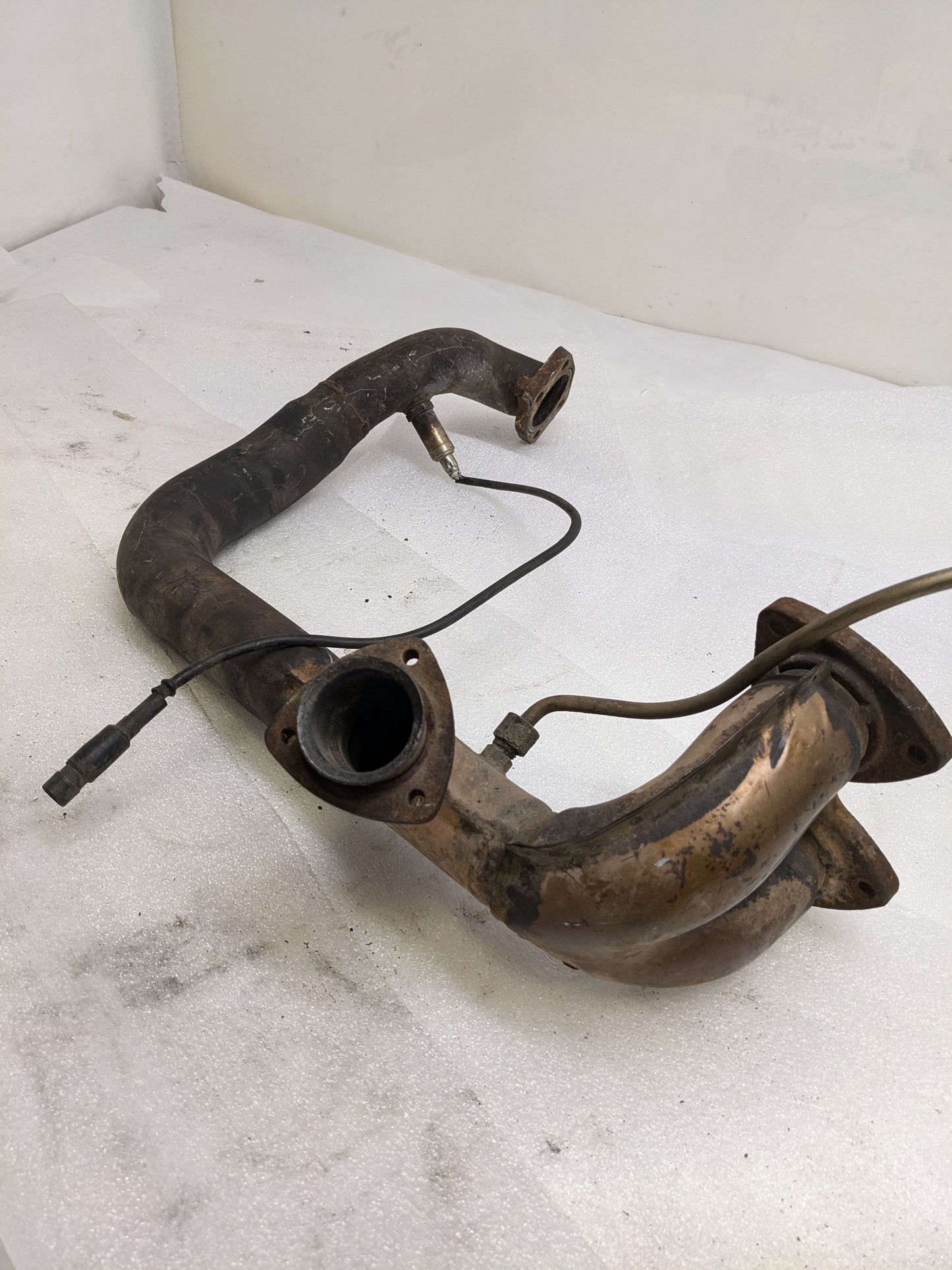 PORSCHE CROSSOVER EXHAUST PIPE FOR 1986-1991 944 USED #1 PG2