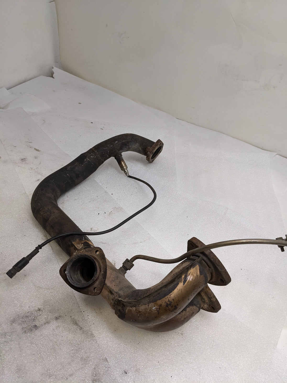 PORSCHE CROSSOVER EXHAUST PIPE FOR 1986-1991 944 USED #1 PG2