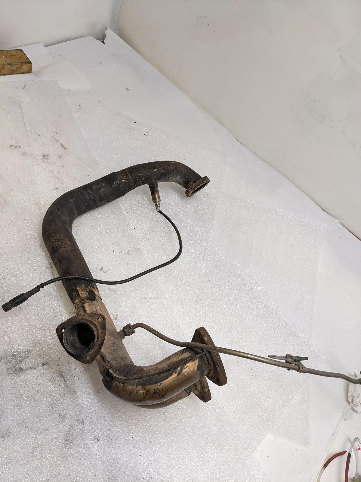 PORSCHE CROSSOVER EXHAUST PIPE FOR 1986-1991 944 USED #1 PG2