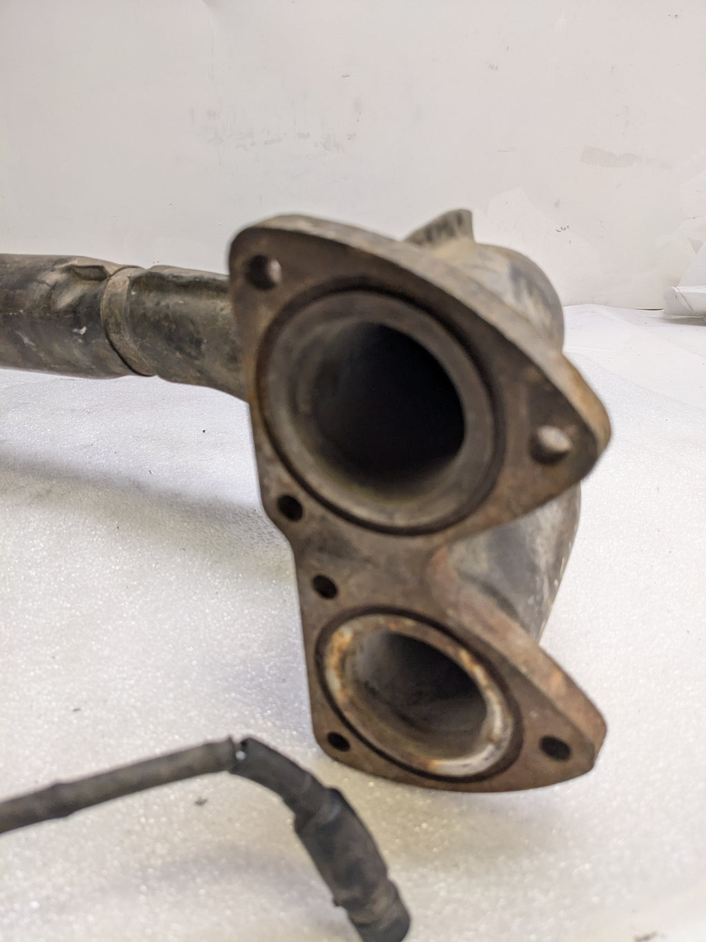 PORSCHE CROSSOVER EXHAUST PIPE FOR 1986-1991 944 USED # 2 PG2