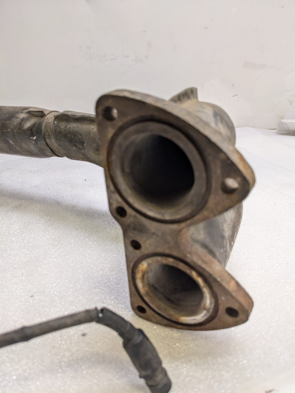 PORSCHE CROSSOVER EXHAUST PIPE FOR 1986-1991 944 USED # 2 PG2