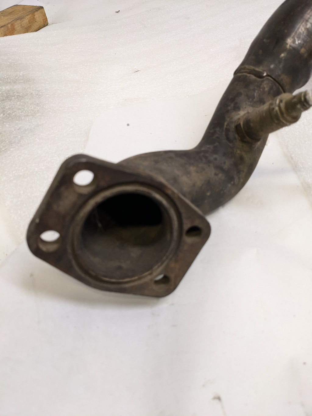 PORSCHE CROSSOVER EXHAUST PIPE FOR 1986-1991 944 USED # 2 PG2