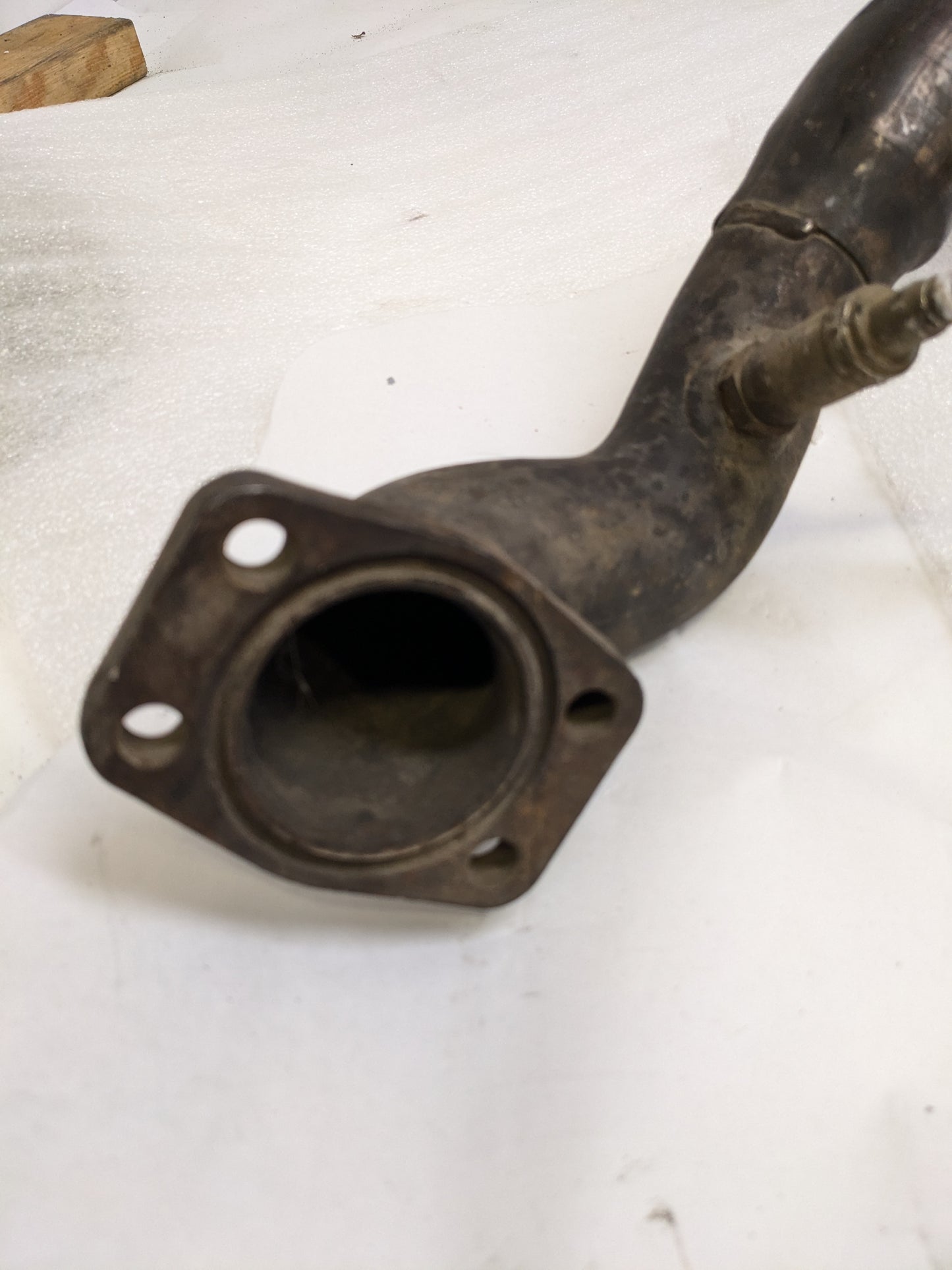 PORSCHE CROSSOVER EXHAUST PIPE FOR 1986-1991 944 USED # 2 PG2