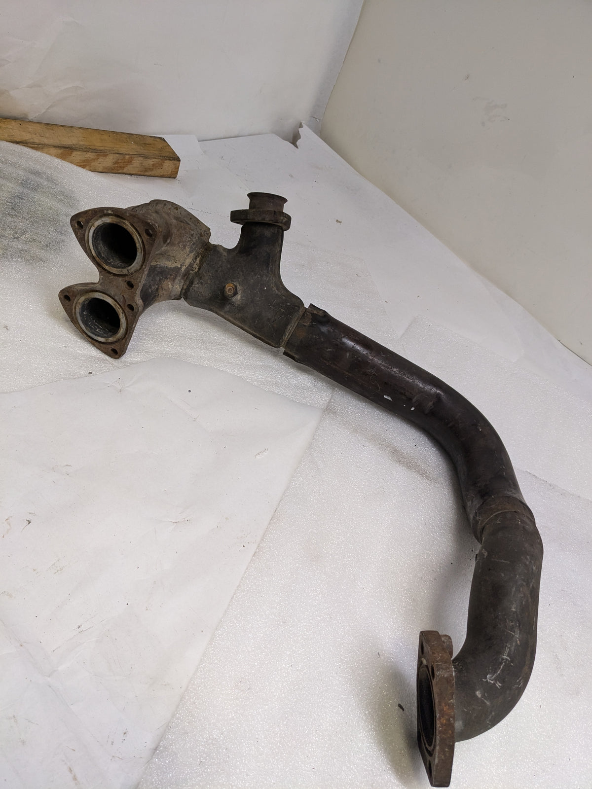 PORSCHE CROSSOVER EXHAUST PIPE FOR 1986-1991 944 USED #3 PG2
