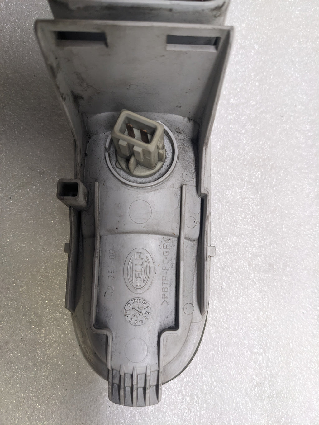 HELLA 14239100 LEFT FOG LIGHT FOR 1974-1997 911 993 PORSCHE USED R20T4