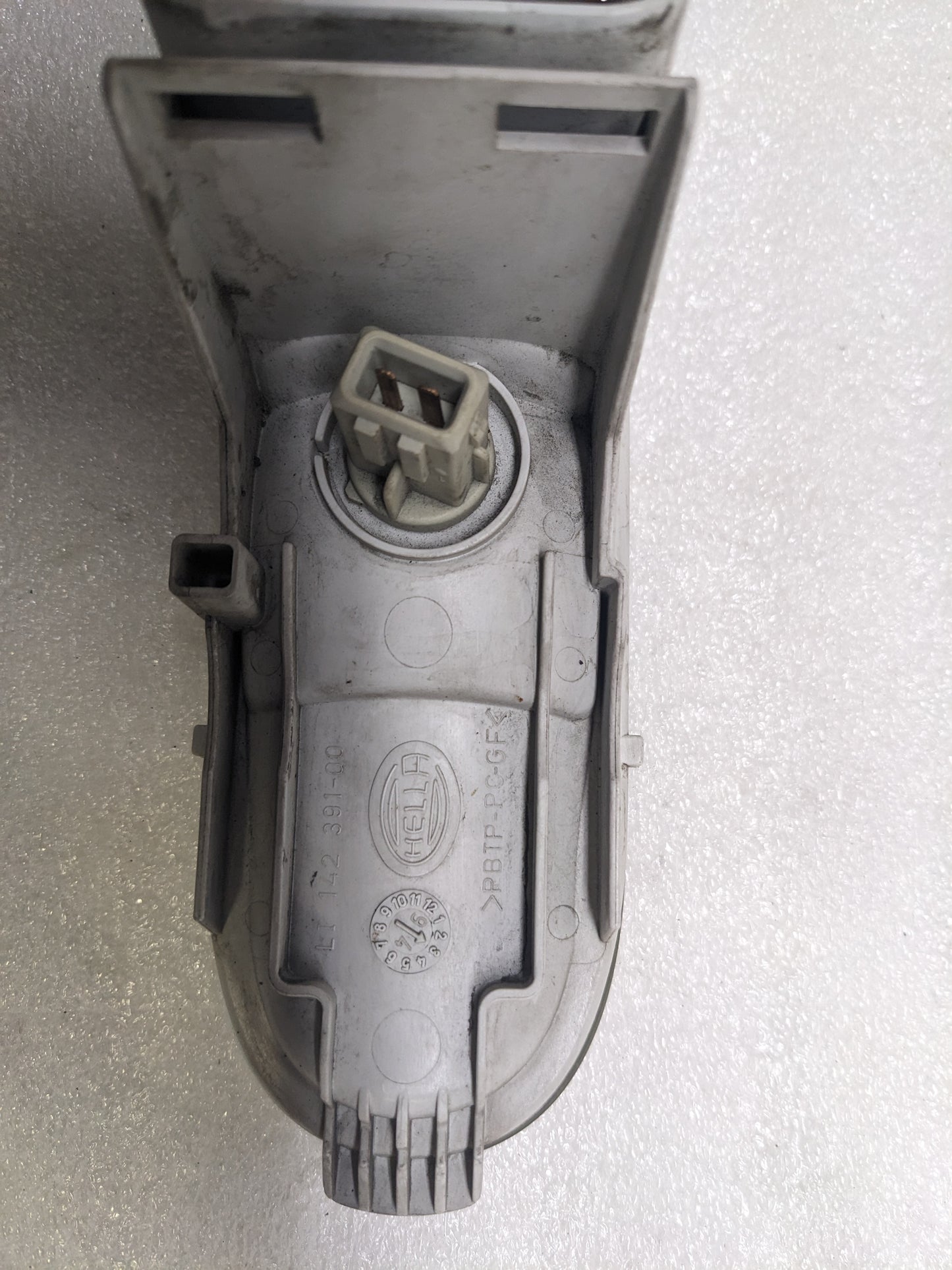 HELLA 14239100 LEFT FOG LIGHT FOR 1974-1997 911 993 PORSCHE USED R20T4