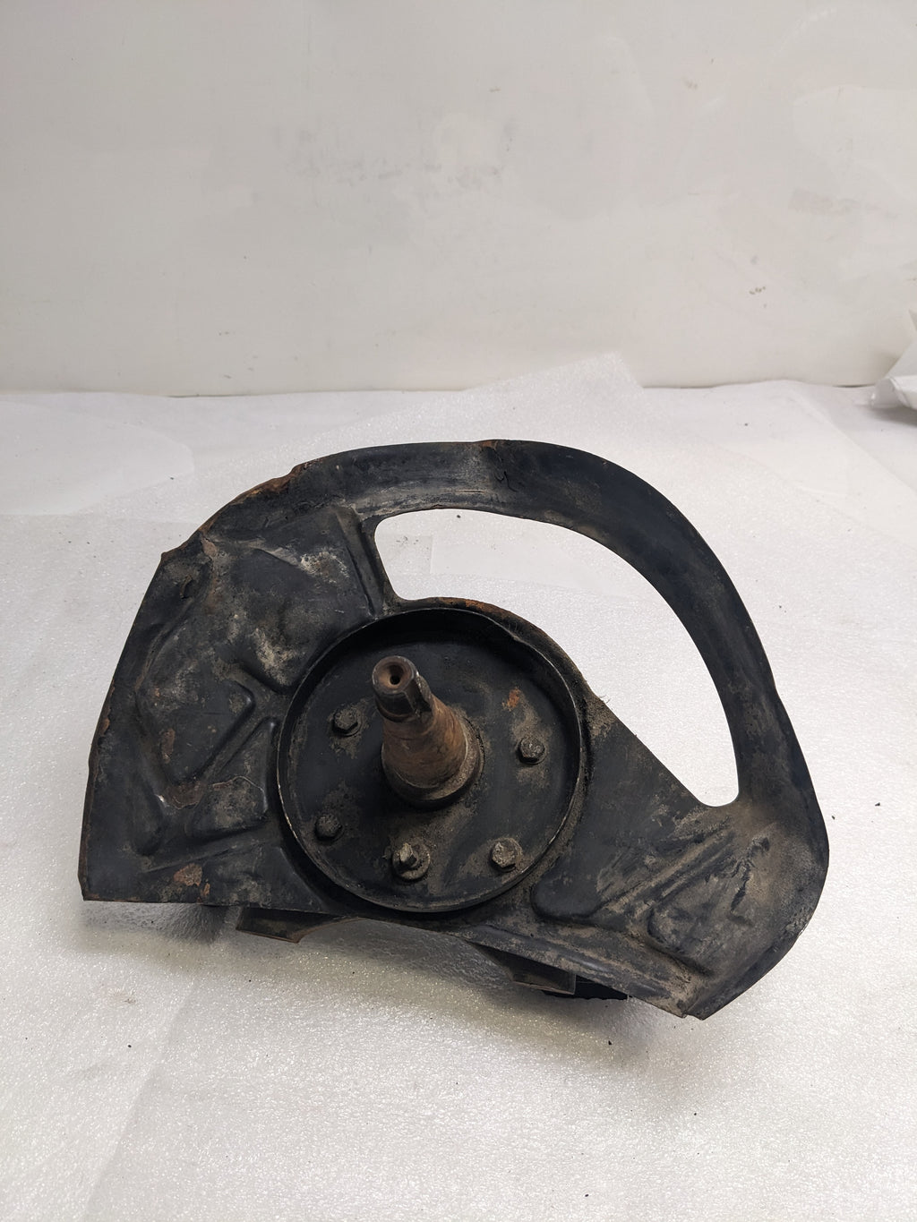 PORSCHE 928 STEERING KNUCKLE AND DUST SHIELD FOR 928 PORSCHE USED PG2