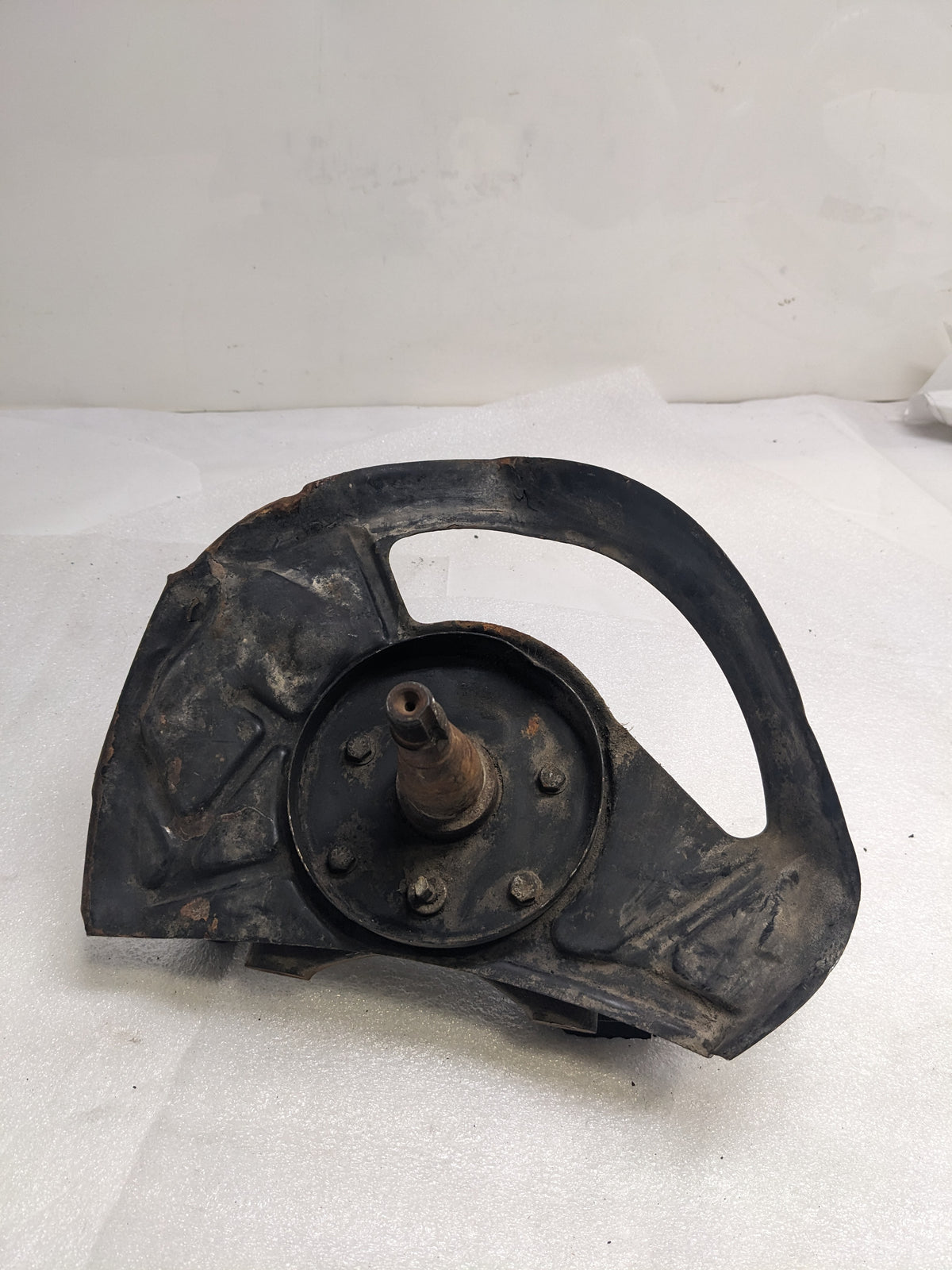PORSCHE 928 STEERING KNUCKLE AND DUST SHIELD FOR 928 PORSCHE USED PG2