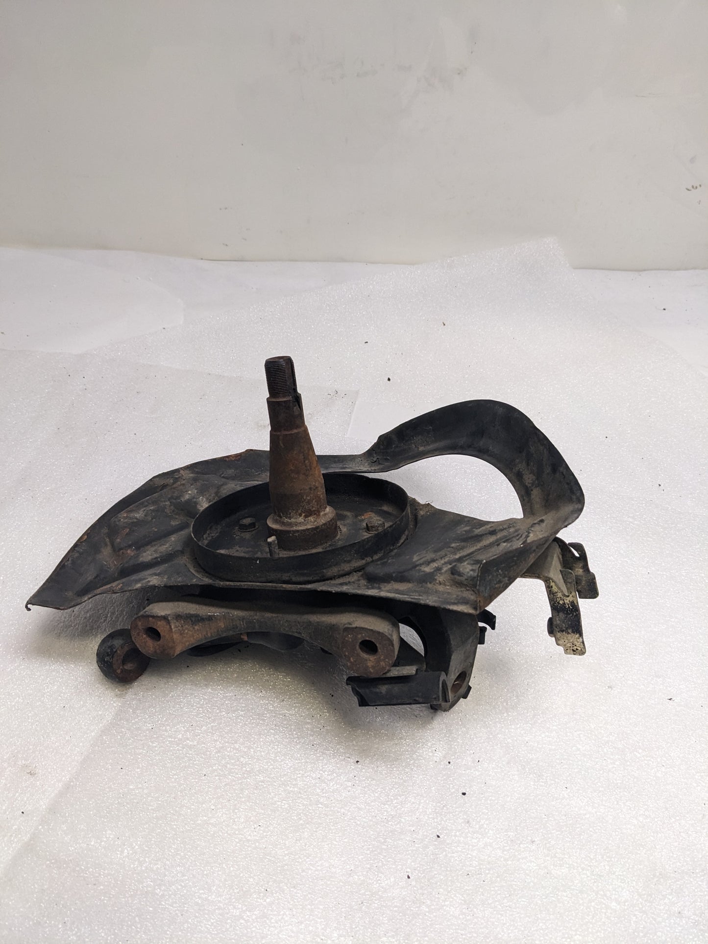 PORSCHE 928 STEERING KNUCKLE AND DUST SHIELD FOR 928 PORSCHE USED PG2