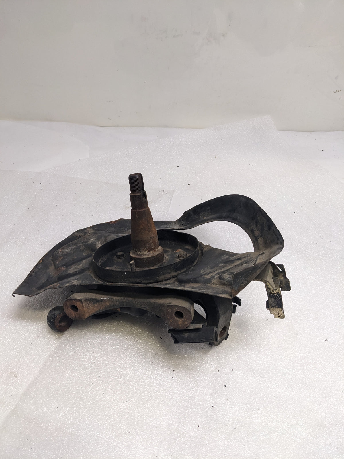 PORSCHE 928 STEERING KNUCKLE AND DUST SHIELD FOR 928 PORSCHE USED PG2
