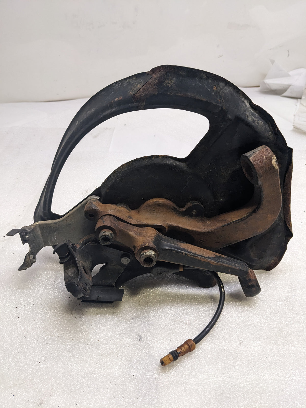 PORSCHE 928 STEERING KNUCKLE AND DUST SHIELD FOR 928 PORSCHE USED PG2