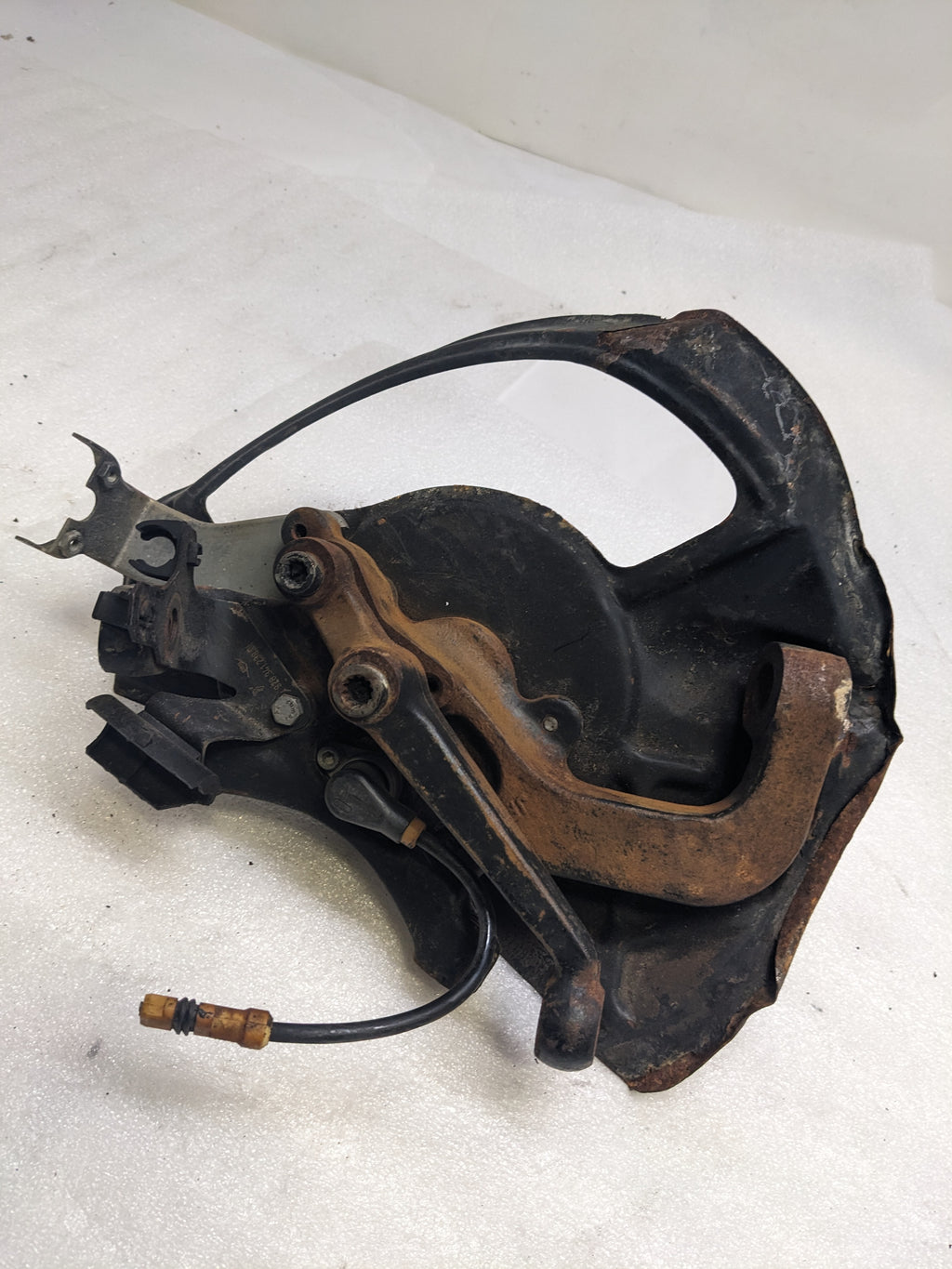 PORSCHE 928 STEERING KNUCKLE AND DUST SHIELD FOR 928 PORSCHE USED PG2