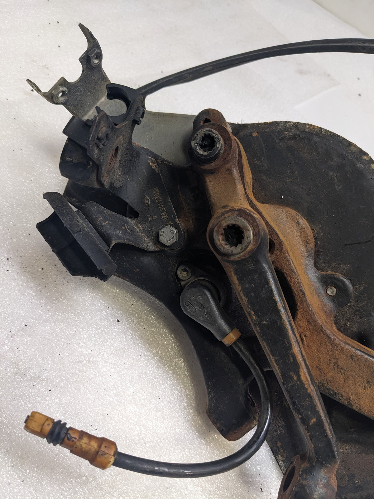 PORSCHE 928 STEERING KNUCKLE AND DUST SHIELD FOR 928 PORSCHE USED PG2