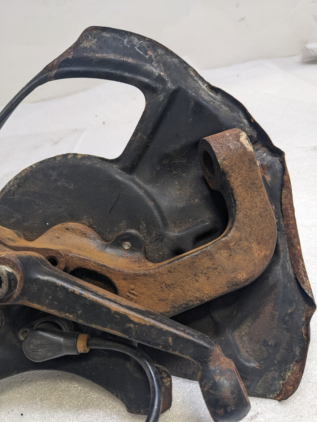 PORSCHE 928 STEERING KNUCKLE AND DUST SHIELD FOR 928 PORSCHE USED PG2