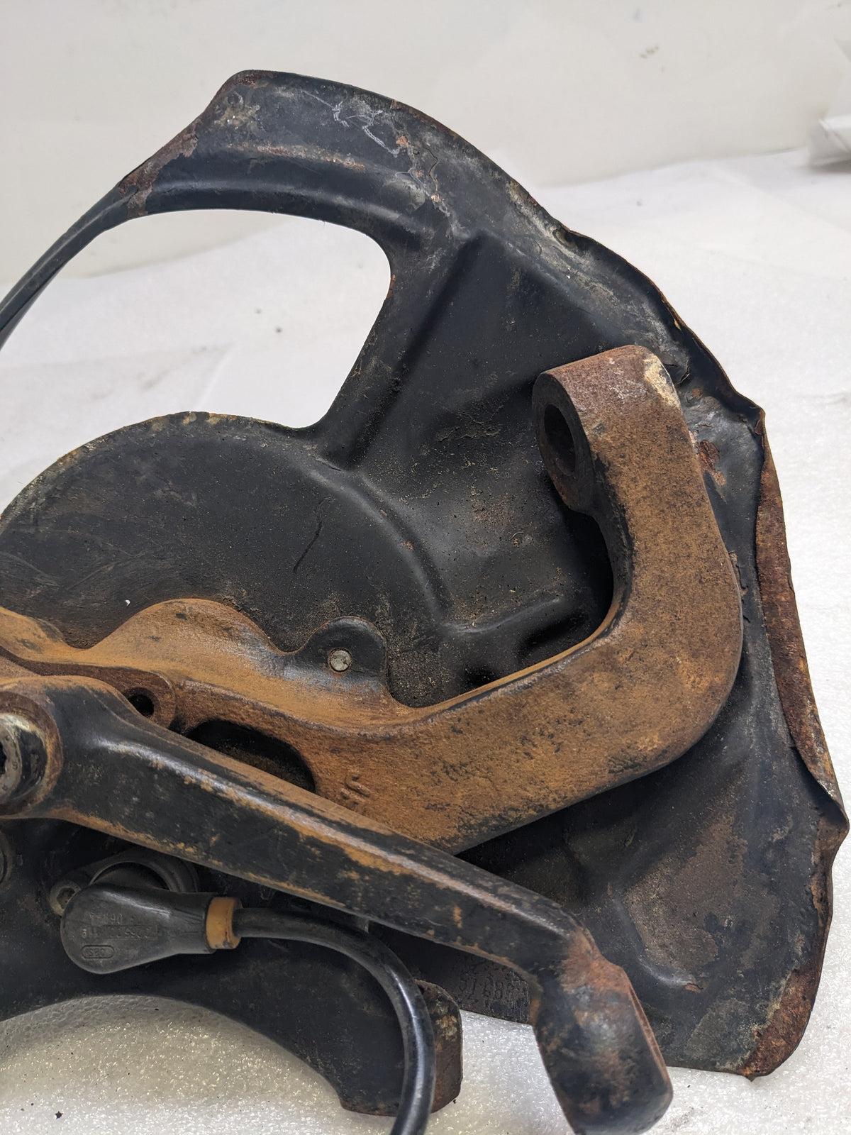 PORSCHE 928 STEERING KNUCKLE AND DUST SHIELD FOR 928 PORSCHE USED PG2