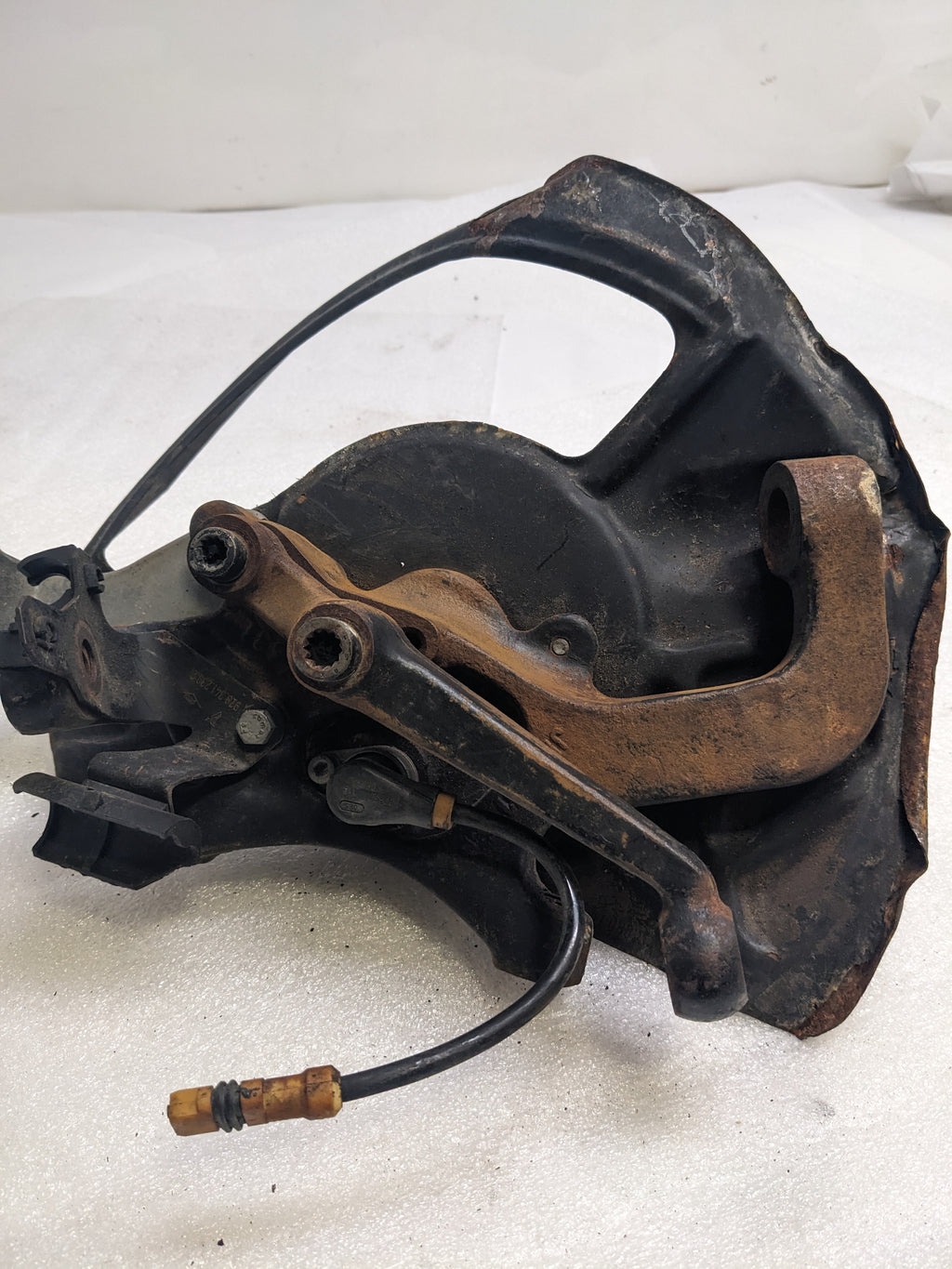 PORSCHE 928 STEERING KNUCKLE AND DUST SHIELD FOR 928 PORSCHE USED PG2