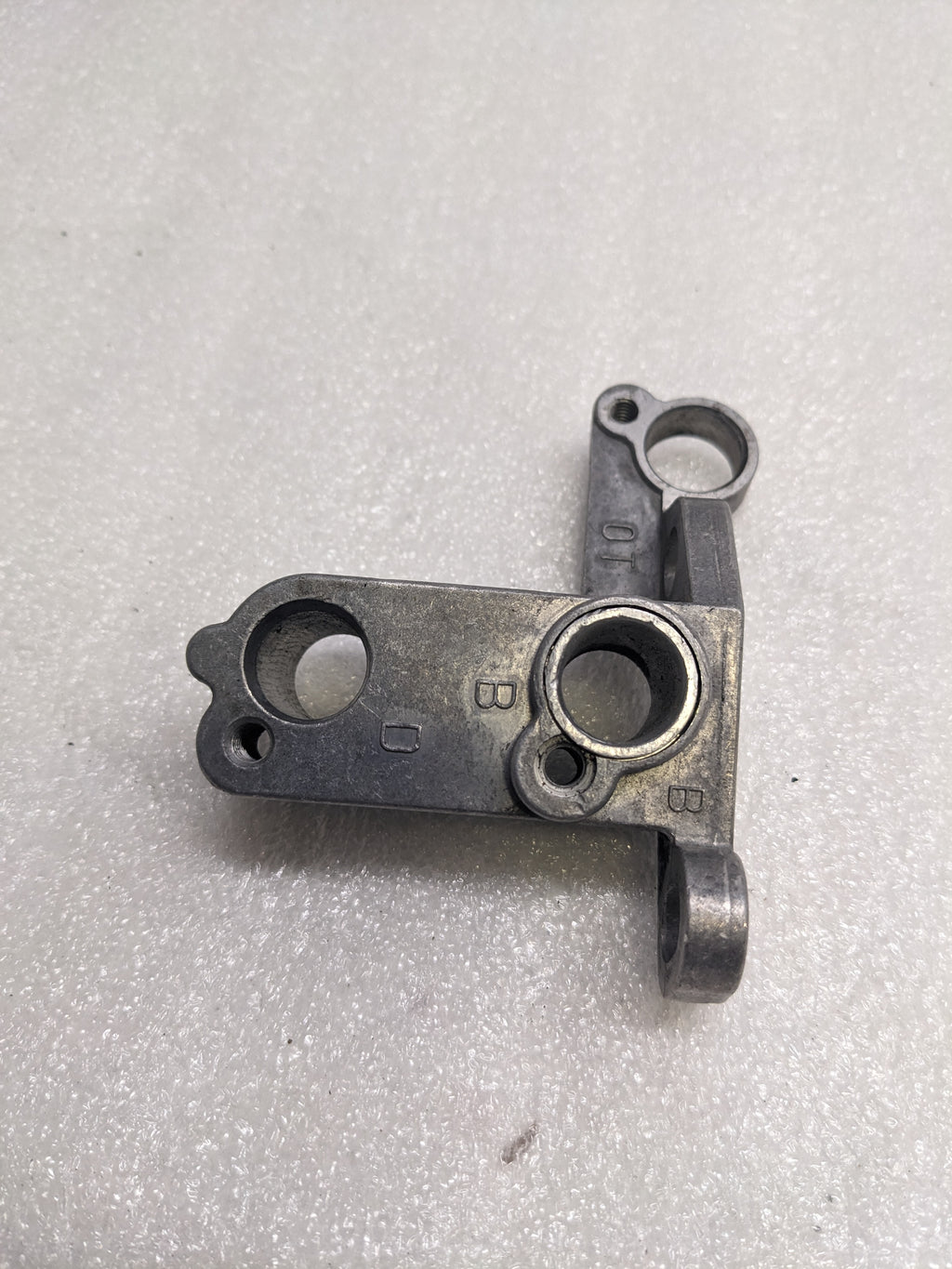 PORSCHE 94410132107 ENGINE CRANK POSITION SENSOR BRACKET FOR 1985-1991 944 NEW R23T3