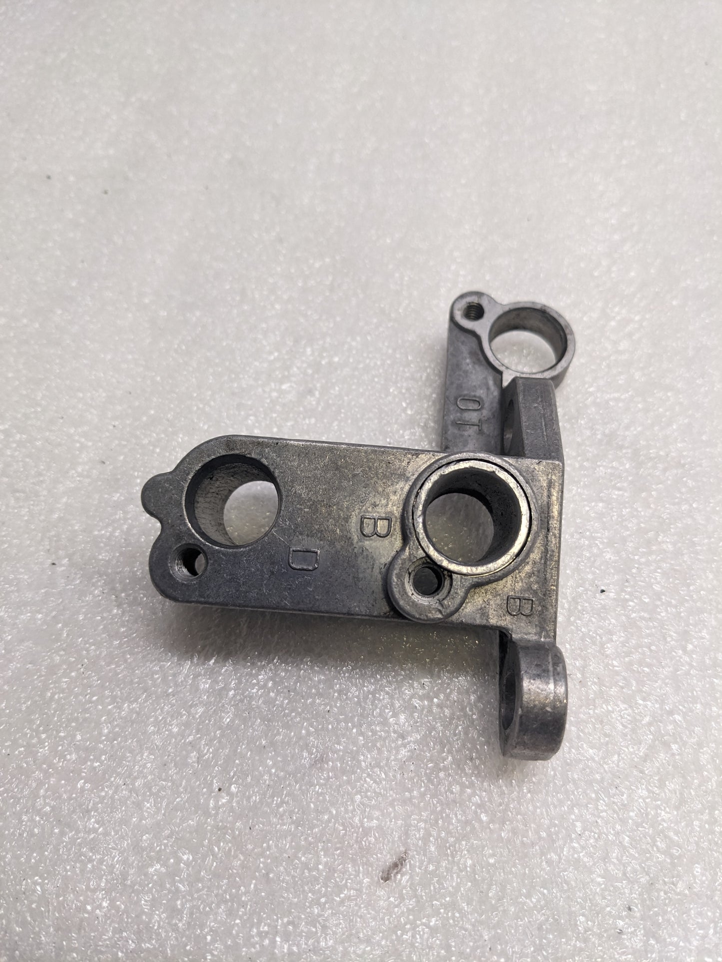 PORSCHE 94410132107 ENGINE CRANK POSITION SENSOR BRACKET FOR 1985-1991 944 NEW R23T3