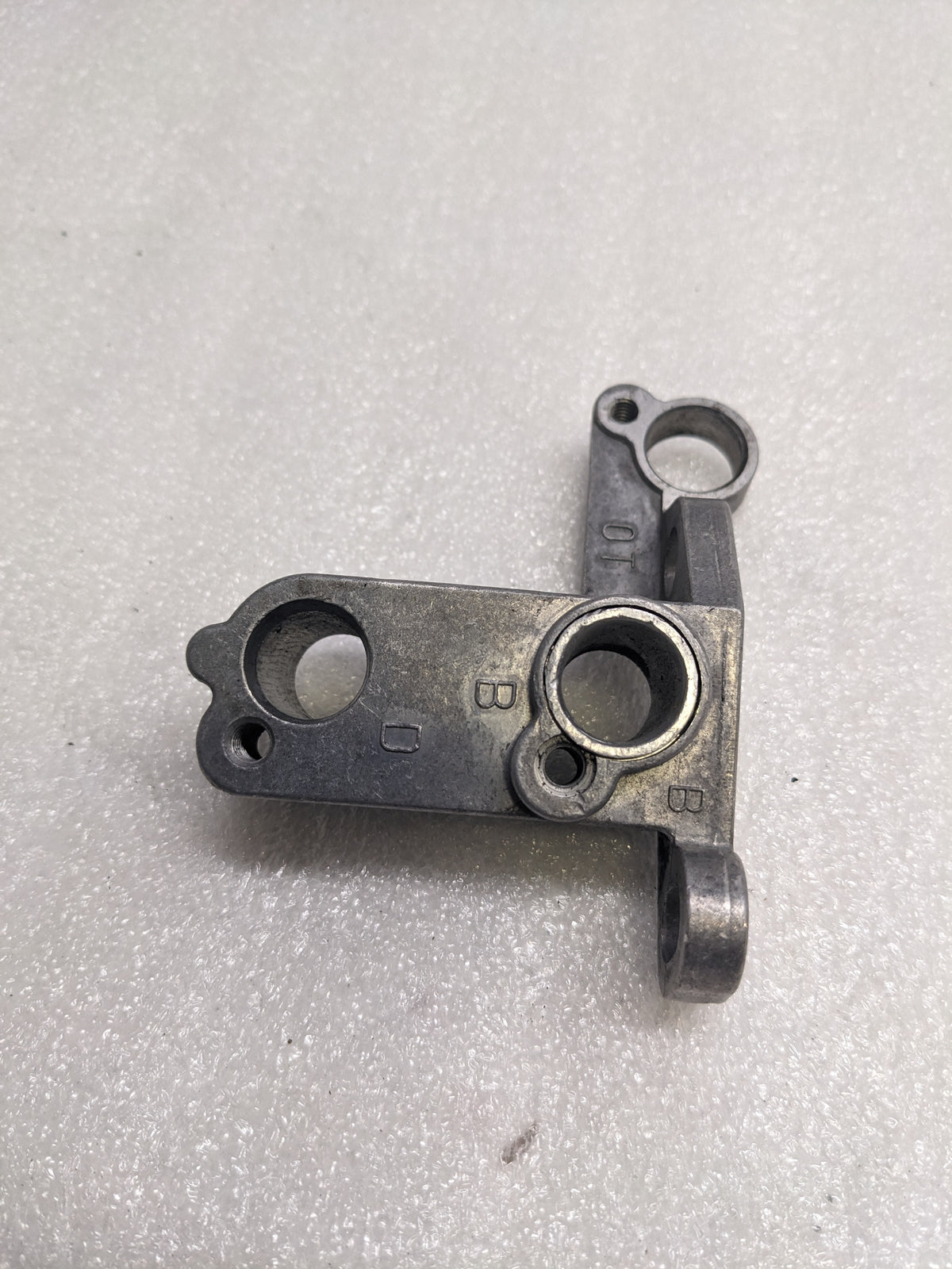 PORSCHE 94410132107 ENGINE CRANK POSITION SENSOR BRACKET FOR 1985-1991 944 NEW R23T3